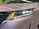 【LEDヘッドライト】悪天候や夜間走行時も良好な視界を確保し安心して運転できる高輝度LEDヘッドライトを装備!点灯速度が早く、消費電力も抑えられています。