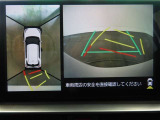 パノラミックビューモニター付きです。車両を上から見たような映像をディスプレイオーディオ画面に表示。運転席からの目視だけでは見にくい、車両周辺の状況をリアルタイムでしっかり確認できます。