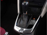 【シフトレバー】シフトもとても操作しやすいデザインになっております。運転する人の事を第一に考えた操作性の高い仕様です。