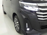 フォグランプ装着車です。暗い夜道の車両前方を明るく照らします