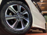【純正16インチアルミホイール】外観にマッチした純正アルミホイールを装着しております。各種社外アルミホイールや、スタッドレスタイヤも取扱いしております。是非ご相談ください♪