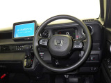 運転席まわりです。 各操作スイッチは使いやすい位置に配置されてます。