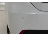 コーナーセンサーは障害物に近いた時に音やディスプレイ表示でお知らせしてくれる便利装備です。車の運転に自信のない方にはおすすめです。