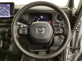 オーディオのチャンネル変更やボリュームなどの操作スイッチの他に、レフトセレクターホイールがついています。中央部を指先で上下に動かすことで、マルチインフォメーション・ディスプレイの各表示が確認できます。