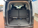 普段のお買い物や通勤、送迎等に十分な荷室スペースを確保しております。サードシートを倒すと、大きな荷物の積載も可能です♪