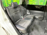後部座席も気になるようなキズ・汚れやへたり等、大きなダメージはなく、良好な状態です。