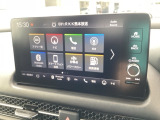 Honda CONNECTディスプレイはナビ、スマホ連携、車両情報表示、各種設定操作を一つに集約した高機能タッチパネル。直感的に使える便利なインターフェースです。