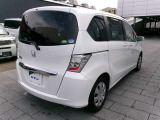 広々とした車内空間に優れた燃費性能。更にデザインも上質で人気のお車です!