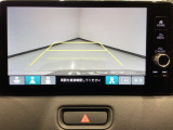 【バックカメラ】運転が苦手な方も車庫入れラクラクです!ギアをリバースに入れれば自動的に切り換わりますので、面倒な操作は不要です♪狭い駐車場もお車を傷つけず安心ですね!