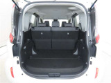 便利な6:4分割可倒式シートです。収納と乗車人数のバランスに優れています♪荷物の大きさに応じたラゲージスペースをフレキシブルに作り出せるので、シーンに応じた使い方ができます♪