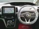 スッキリとした運転席回りになっています。
