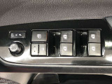 パワーウィンドは今や当たり前の機能ですが、無いと困る機能です。運転席からの操作で、全席の窓を振るオープンにしたり、フルクローズが可能です。