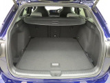 充分な容量を確保したトランクルームは、後席を倒せばさらに大きな荷物も収納可能です。