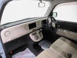 ダイハツのお店では、ダイハツ車を知り尽くしたプロフェッショナルが、専用の診断機器を使って各システムを点検しております。