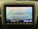 バックでの車庫入れも安心です! リアカメラが付いているバックモニター付のナビを装備しております。操作線もついており距離感も画面から確認できます。