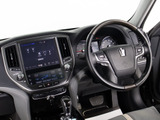 使いやすさや安全性を追求したステアリング周り!高級車ゆえにスイッチ類が多いのも特徴ですね!考え尽くされた配置ですぐに使いこなす事が出来ますのでご安心下さい!是非、体感してみて下さい!!