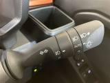 オートライト付きです。トンネル等の車外の明るさに応じて自動でライトを点灯・消灯します。