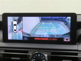 パノラミックビューモニター搭載。カメラで車両周囲の状況を映し出すため、狭い場所での駐車などに役立ちます。