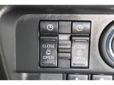 スライドドアの開閉は、ドアハンドルはもちろん運転席からのスイッチ操作でも可能です。お子様の送迎時の乗り降りも一段と楽になります。