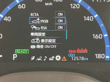 視認性に優れたメーターを採用しており、走行中でも車速や情報が分かりやすく表示されます。運転時の視線移動をむりのない範囲に抑え、快適で安心感のあるドライブをサポートします。