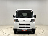 スクエアなボディが叶える広々空間、たくさん積めて仕事がしやすい荷室、働く人の運転しやすさ、そして、.先進の安全装備を搭載したハイゼットカーゴが入荷致しました。