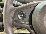 ステアリングにオーディオ操作スイッチが付いています。オーディオ画面に直接タッチしなくても操作が出来ますので、運転に集中できます。