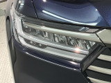 LEDヘッドライトは、点灯の瞬間から最大光量を発揮し、突然暗くなるトンネルなどでの安定感を高めます。