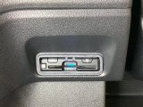 ハンドルの左下にETCがついています。高速道路の料金所の通過も楽々です。 カードの取り出しもしやすい場所についています。