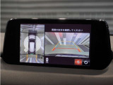 【マルチビューカメラシステム】運転席から見づらい前後左右を、ナビ画面の映像で確認。見通しの悪い交差点や狭い道でのすれ違い、駐車などをサポートします。