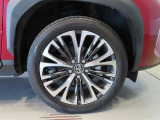 純正のアルミホイール装着車です。タイヤサイズは205/65R16です。