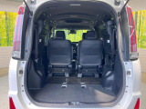 後席を格納すると、これだけの広さが!シーンに合わせたシートアレンジで、大きな荷物も積むことが出来ます♪