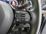 Hondaセンシングの機能のひとつ、アダプティブクルーズコントロール付!アクセルから足を離しても設定したスピードと前車との車間を保ち走行してくれます!車線維持もアシスト☆高速道路で疲労軽減ですね☆