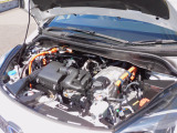 エンジンルーム・「e:HEV」は、モーター走行を中心にしながら電気エネルギーやエンジン動力を最も効率よく使い分けることができる賢いハイブリッドシステムです。日常シーンのほとんどをモーターで走行。