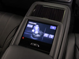 ★後席もVIP装備!後席センターコンソールの画像です!こちらのお車には、後席にもパワーシートが装備されています!更にオーディオなども後席から操作出来るなど豪華!ゲストに喜んで頂ける装備ですね!
