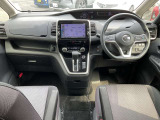 ◆◆◆運転席まわりはこのように機能的にまとまっています。足元が広くて、開放的ですよ!ぜひお座りください。
