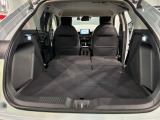 リアシートを倒すと、ラゲッジスペースを広くお使いいただけます!