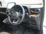 運転席周りのスイッチ類は操作しやすいように設定されています