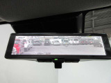 インテリジェントルームミラー装備後部の様子をカメラで映すので後席の人や荷物に視界を妨げられません通常のミラ-にも切り替えられます