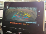 【バックカメラ】駐車時に後方がリアルタイム映像で確認できます。大型商業施設や立体駐車場での駐車時や、夜間のバック時に大活躍!