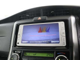 バックモニター付きです。夜間や雨天時でもはっきり写りますので、ガラス越しに後方を見るよりも死角防止や、危険を明確に判断出来ます。