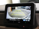 バックをするとき自動でリアの様子が映る『リアカメラ』付き!画面で確認しながらバックができますから安心ですね。でも、目視も大切ですよ!安全第一でお願いします!