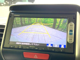 【バックカメラ】駐車時に後方がリアルタイム映像で確認できます。大型商業施設や立体駐車場での駐車時や、夜間のバック時に大活躍!運転スキルに関わらず、今や必須となった装備のひとつです!