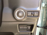 両側電動スライドドアが標準装備になっています。運転席側からでも、キーレスからでも開閉できるため、悪天候の時にも便利です。