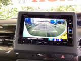 バックモニター付きで、車庫入れやバック時の後方確認をサポート。