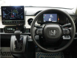 運転にかかわる様々な操作を安全に行えるように視点移動が少なく、操作性に配慮されたスイッチ類が凝縮されたコクピットです。