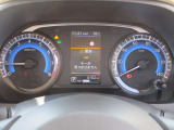 メーター中央に、様々な車両情報を表示してくれる、ディスプレイがついています。