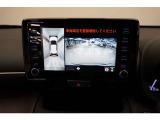 パノラミックビューモニター付きです。車両を上から見たような映像をディスプレイオーディオ画面に表示。運転席からの目視だけでは見にくい、車両周辺の状況をリアルタイムでしっかり確認できます。