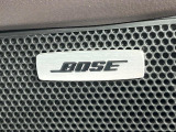 【BOSEサウンドシステム】メーカーオプションの高品位サウンドシステムを搭載。専用のチューニングが施された大小様々なスピーカーから良質なサウンドが奏でられ、臨場感あふれる音響空間を演出します。
