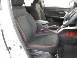 <運転席>まるで自宅に居るようにリラックスできる運転席です。外の喧騒を忘れさせてくれますね。見やすいメーターと操作しやすいスイッチ類もいいですね.