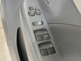 【電動格納ミラー】サイドミラーは電動格納式となっており、狭い駐車場でもキズがつくリスクを抑えられます。